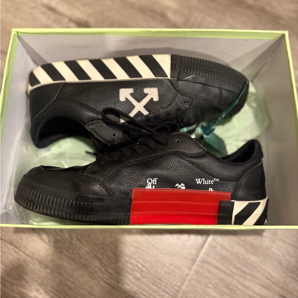 Off-White vulcanized Black and white Sneakers